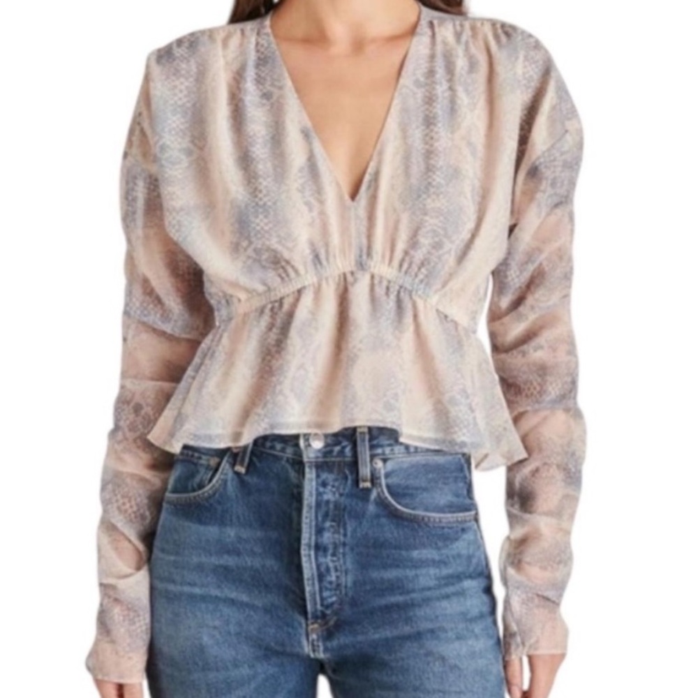 NWOT - Steve Madden Women’s Cream and Gray Snakeskin Top